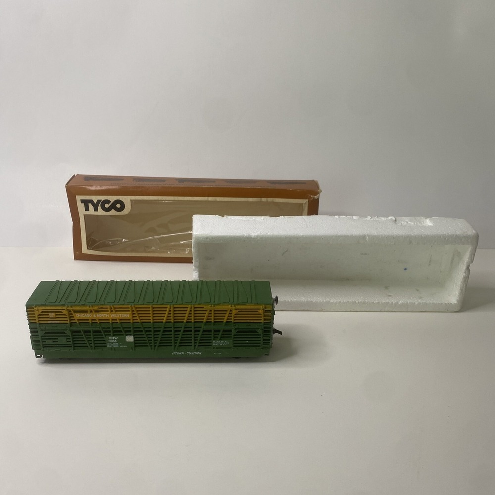 VTG Tyco Box Car 50 Foot Plug Door Burlington Northern Excellent Condition W/Box